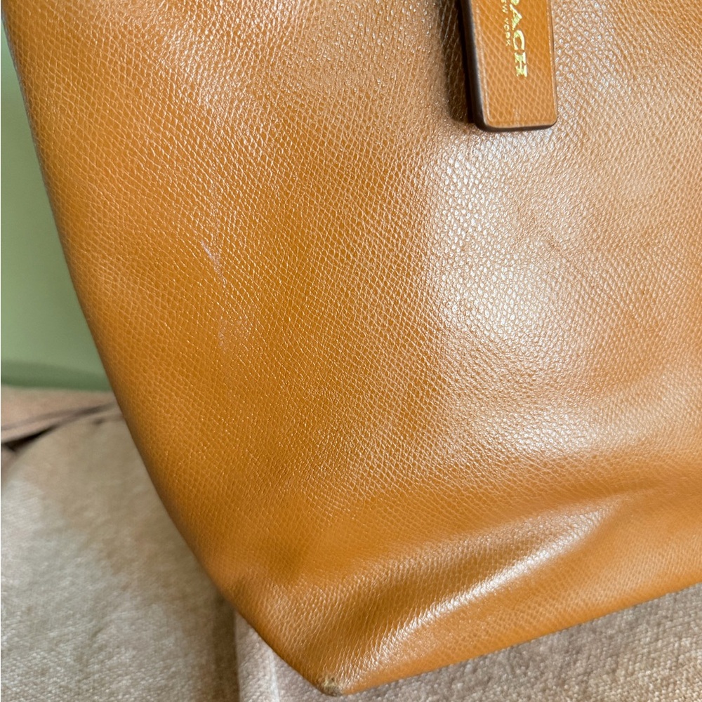 Coach City Zip Tote in light saddle brown leather. - Picture 5 of 16